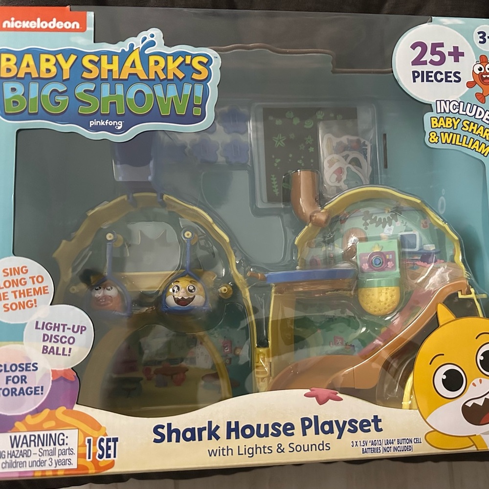 New Nickelodeon Baby Shark's Big Show Playset with Lights & Sounds bath